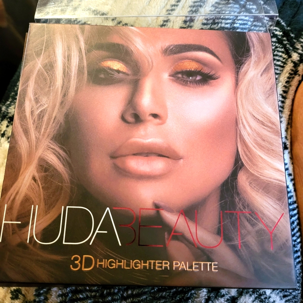 HUDA BEAUTY 3D Highlighter Palette